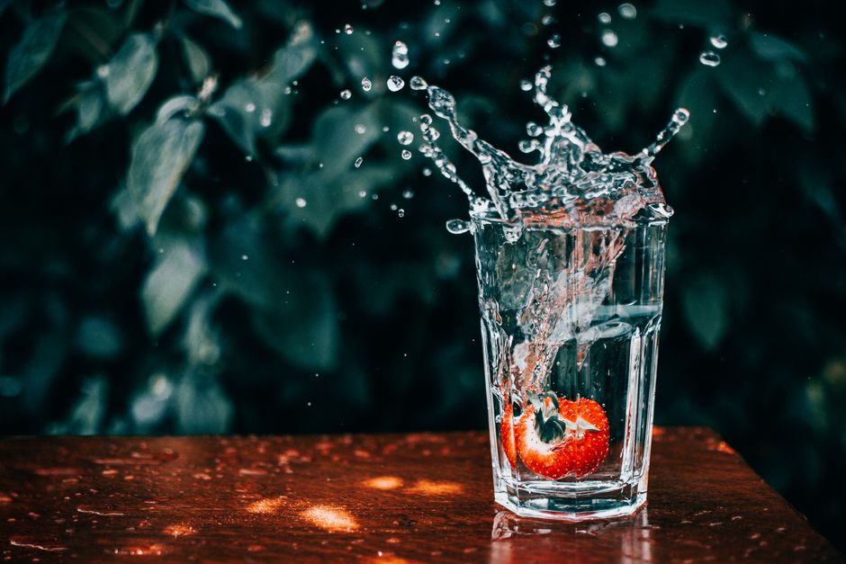 冷たい水を家ですぐ飲みたい…その願いを叶える一番ラクな方法